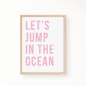 Let's Jump in the Ocean Printable, trendige Küstenkunst, rosa Typographie-Poster, Strandhausdekor, Ozean-Wandkunst, Küsten-Cowgirldruck