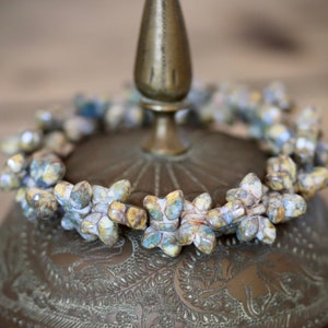 perle farfalla vetro blu maculato iridescente/1,8x1,2 cm/vetro boho