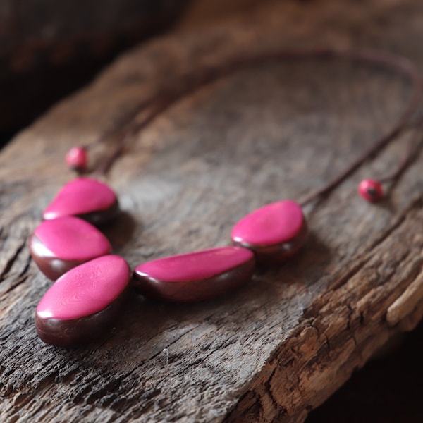 Collier coulissant ivoire végétal rose /Tagua