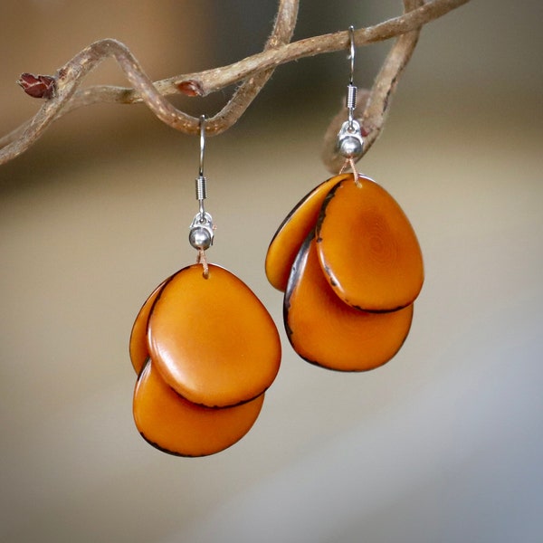 Boucles d’oreilles pétales en Tagua orange marronné/ivoire végétal /fermoir en acier inoxydable