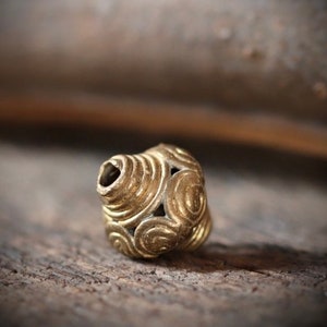 African craft bead in brass/gold Baoulé /15x13 mm/hole 3mm/handmade
