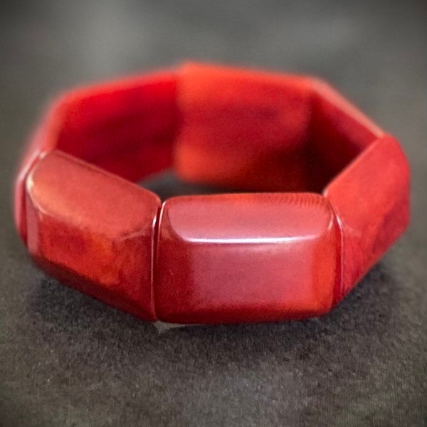 Bracelet ivoire végétal rouge élastique /tagua