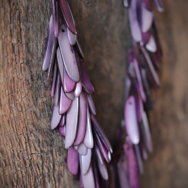 Collier Tagua coulissant en lamelles violet /ivoire végétal /graine naturelle