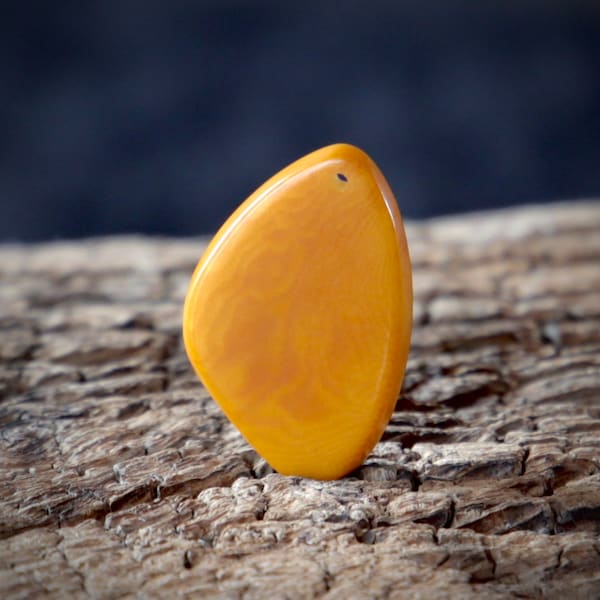 Tagua pearl slice yellow/vegetable ivory /2 sizes available