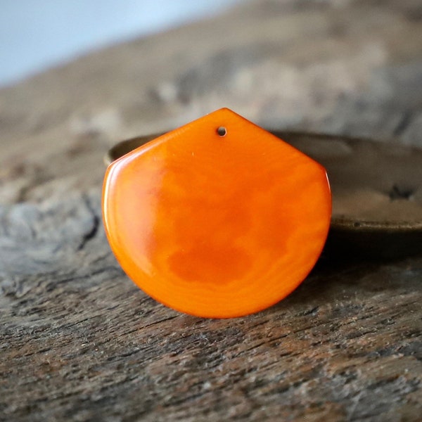 Tagua orange fan bead /vegetable ivory /30x35x0.3mm