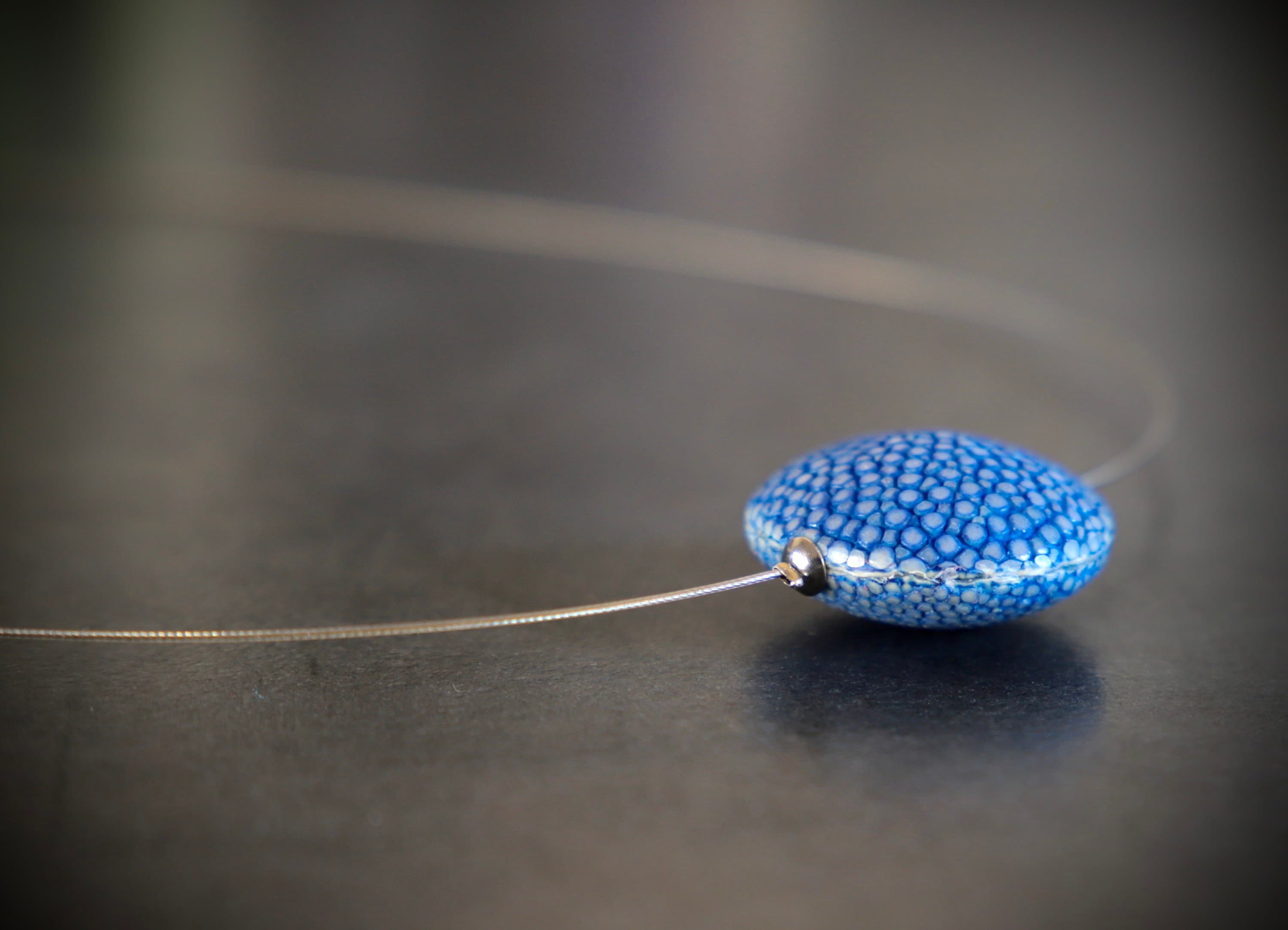 Collana girocollo con guinzaglio durevole regolabile in pelle