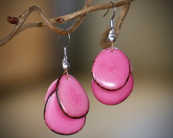 Boucles d’oreilles pétales en Tagua/ivoire végétal / fermoir acier inoxydable