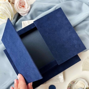 Boîte en velours bleu roi avec monogramme de mariage pour faire-part en acrylique 5 x 7, boîte d'invitation bleu marine gatefold, souvenir
