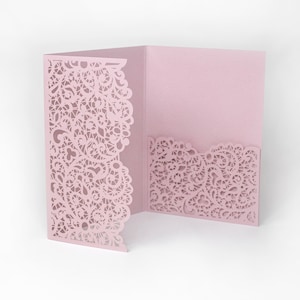 Laser Cut Einladung Cover Rosa Farbe Pocket + Umschlag falten Einladungen DIY Einladungen Hochzeit Geburtstag Taufkarten 3 falten Tasche + Umschlag