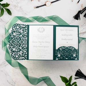 Waldgrün Laser Cut Hochzeitseinladungen mit Umschlägen DIY Lace Elegant Kit mit druckbarer Vorlage Floral Trifold Einladungskarten