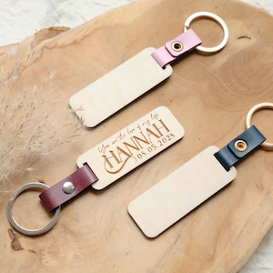 Elegant Wooden Keychain with Name, Custom Engraved Text & Date, Perfect Gift for Her, 5th Anniversary, Birthday, Personalized Key Fob