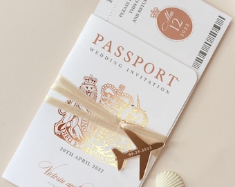 Invito con passaporto in oro rosa – Carta d'imbarco con etichetta per aereo, invito per matrimonio all'estero