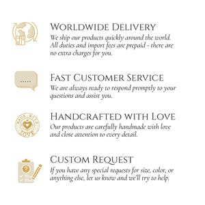 Puede incluir: Una infograf&iacute;a beige que presenta cuatro iconos y secciones de texto: Worldwide Delivery con un icono de globo terr&aacute;queo, Fast Customer Service con un bocadillo, Handcrafted With Love con un sello circular y Custom Request con portapapeles y l&aacute;piz.