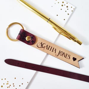 Сustomized Leather Keychain with Floral Design for Her, Personalized Gift, Name Keychain, Mom Gift, Bridesmaid Gifts Ideas