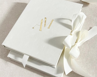 Champagner Samt Hochzeitseinladung Box 5x7, Goldfolie Monogramm, Andenken