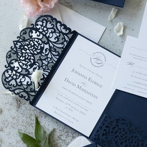 Invitations de mariage élégantes avec enveloppes Invitation bleu marine Set avec dentelle - Dossier d’invitation de mariage Invitation trifold Pocketfold