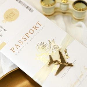 Invito di nozze con passaporto in lamina d'oro vero - Invito di nozze da viaggio con aereo inciso, carta d'imbarco, spiaggia e matrimonio a destinazione