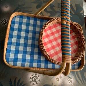 Retro Körbeset Kariert rotweiss/blauweiß Vintage Körbe 60’s Tragetablett Rattan image 10