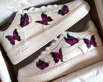 Nike Air Force 1 Custom, Air Force One, aangepaste Nike schoenen, Painted Air Force 1, aangepaste sneakers, roze vlinders AF1 schoenen (volwassenen/junior)