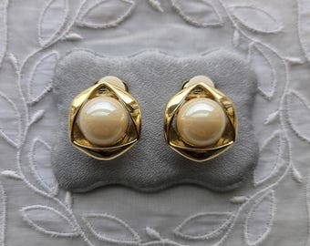 Pendientes de clip con perlas sintéticas Orena Paris - Bañados en oro