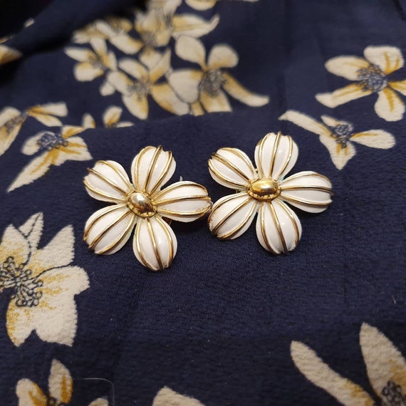 Trifari white flower earrings