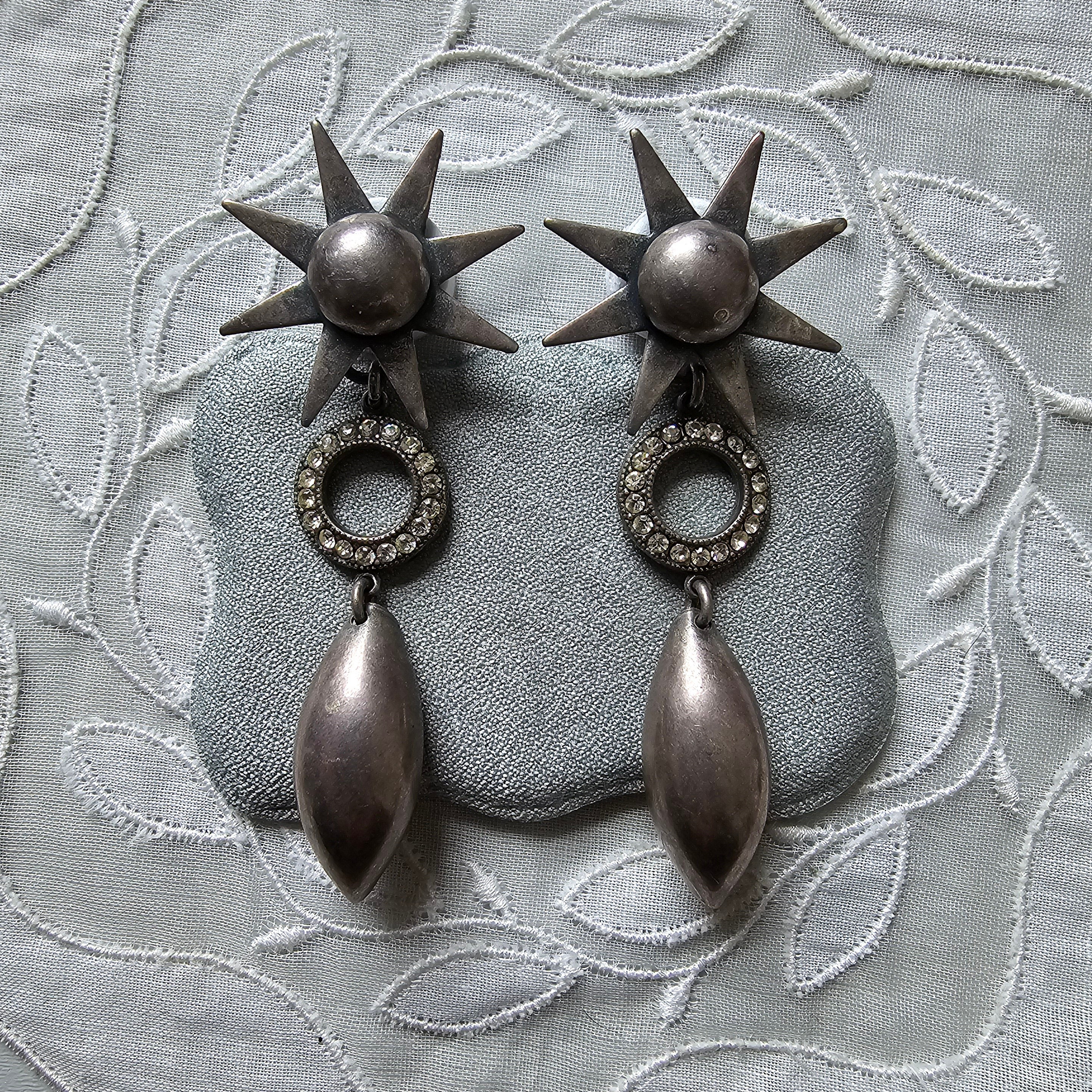 Askew London 刻印　高品質　ヴィンテージ　ハチ　ピアス Askew London 刻印 高品質 ヴィンテージ ハチ ピアス VINTAGE