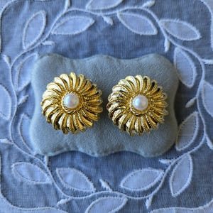 Clip on - Round Pearl Clip on Earrings