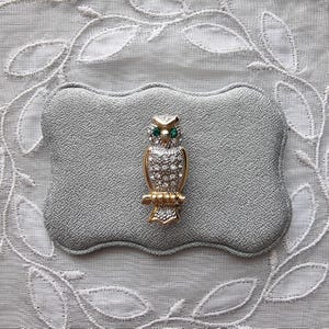 Brooch - Small Green and Clear Crystals Owl Brooch