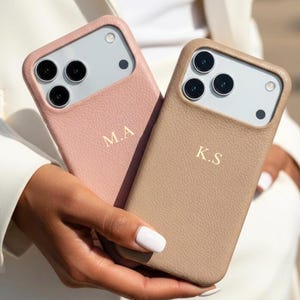 iPhone 17 Pro Max 16 15 14 Pro用パーソナライズレザーiPhoneケース、イニシャルモノグラム入り彼女へのギフトアイデア、カスタム高級スマホケース