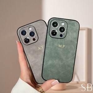 Aangepaste iPhone-hoesje voor iPhone 16 15 14 13 Pro max monogram initialen gravure, suède gepersonaliseerde telefoonhoesje, cadeau-idee voor haar