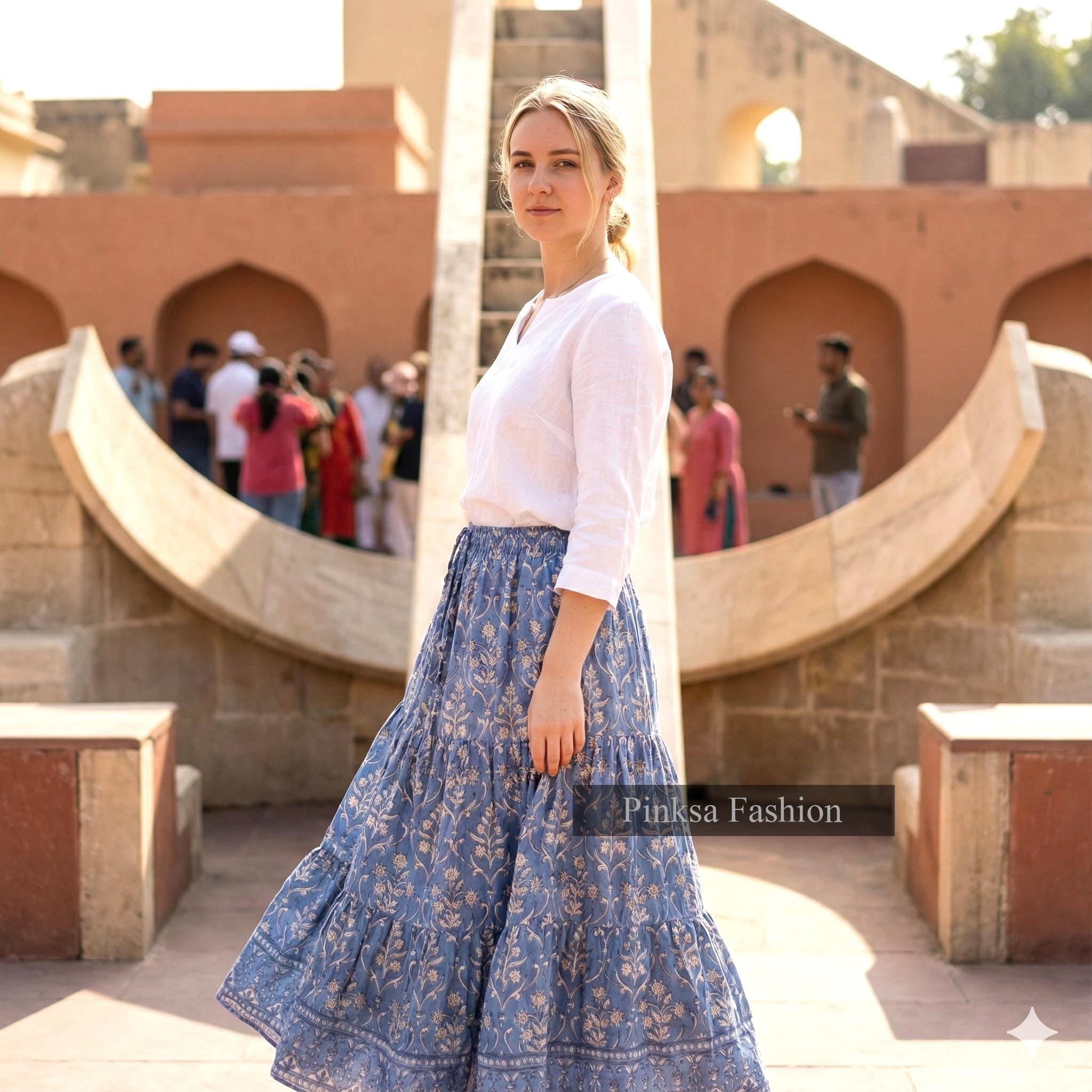 ボヘミアンブルーフローラルティアードコットンマキシスカート、インド