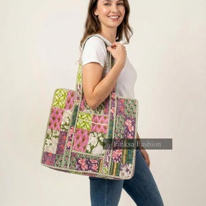 Katoenen gewatteerde plunjezak met handafdruk bloemen, boho weekendtas