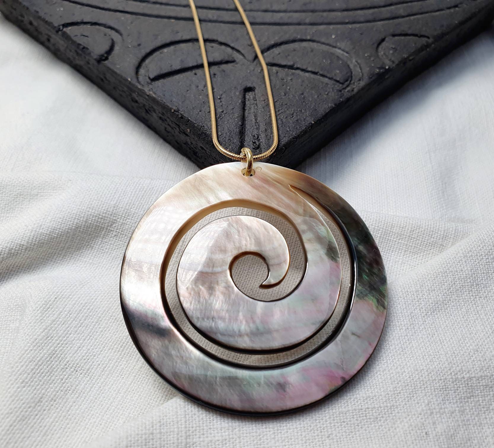 Mother of pearl spiral pendant and chain in gold-plated silver*925 silver*snake chain*sea jewelry*natural jewelry*eternal and infinite*Boho