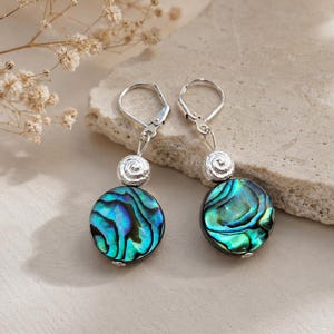 Boucles d'oreilles spirales en nacre irisée *Argent brossé 925, boucles d'oreilles coquillage, cadeau, bijoux de mariage, bijoux de plage, ormeau