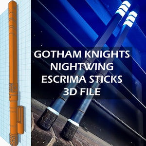 Puede incluir: Dos palos de escrima azules y negros con detalles blancos. Los palos están cruzados y el texto "Gotham Knights Nightwing Escrima Sticks 3D File" está superpuesto en la imagen.