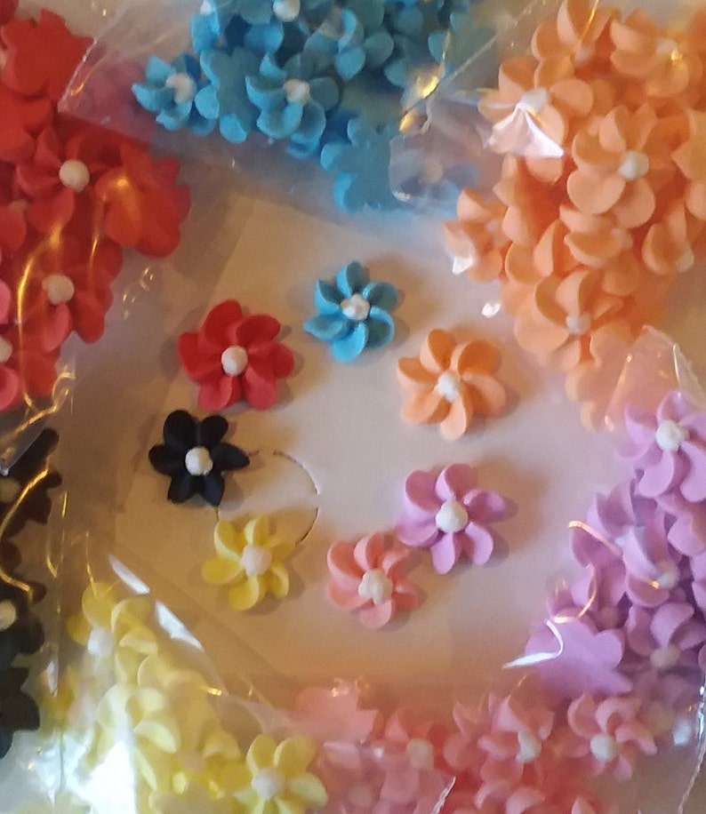 100 Royal Icing Drop Flowers 5/8 25 per Pack Etsy