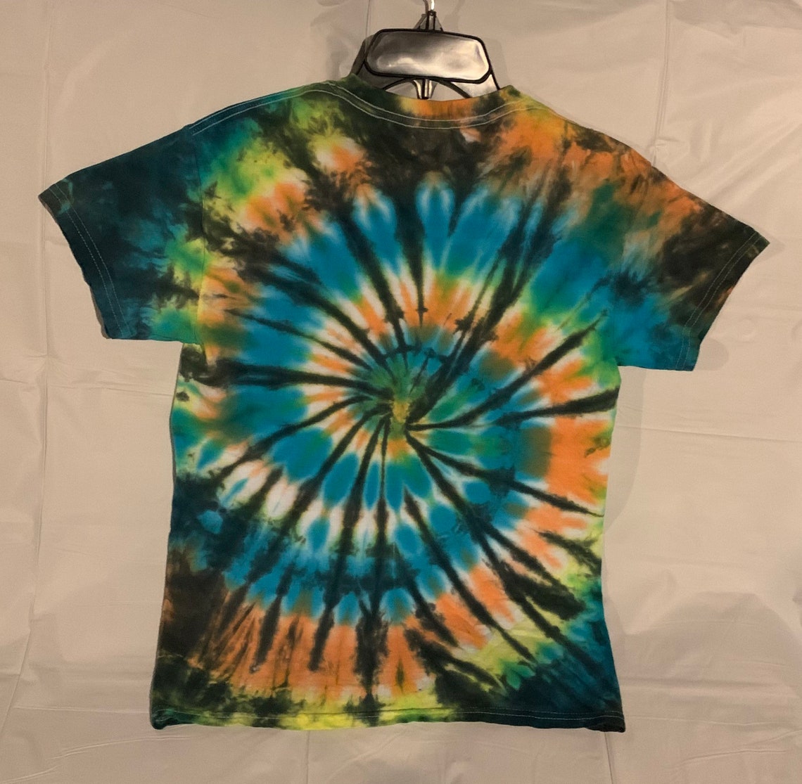can you tie dye a shirt with a picture on it