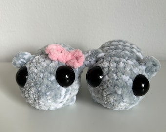 Sad Hamster Meme, Sad Hamster, Crochet Peluche Laine Peluche, Moelleux, Mignon, Petit Hamster avec Arc, Amigurimi, Hamsti