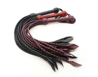 Leren Cat o' Nine Tails Flogger: gevlochten watervallen met langwerpige tips