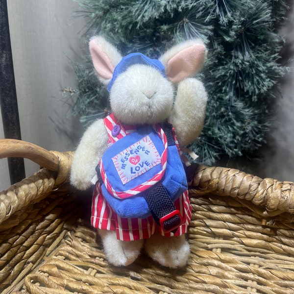 Happy Vanderhare messenger of love Valentines bunny, Muffy Vander bear 1996 plush stuffed bunny