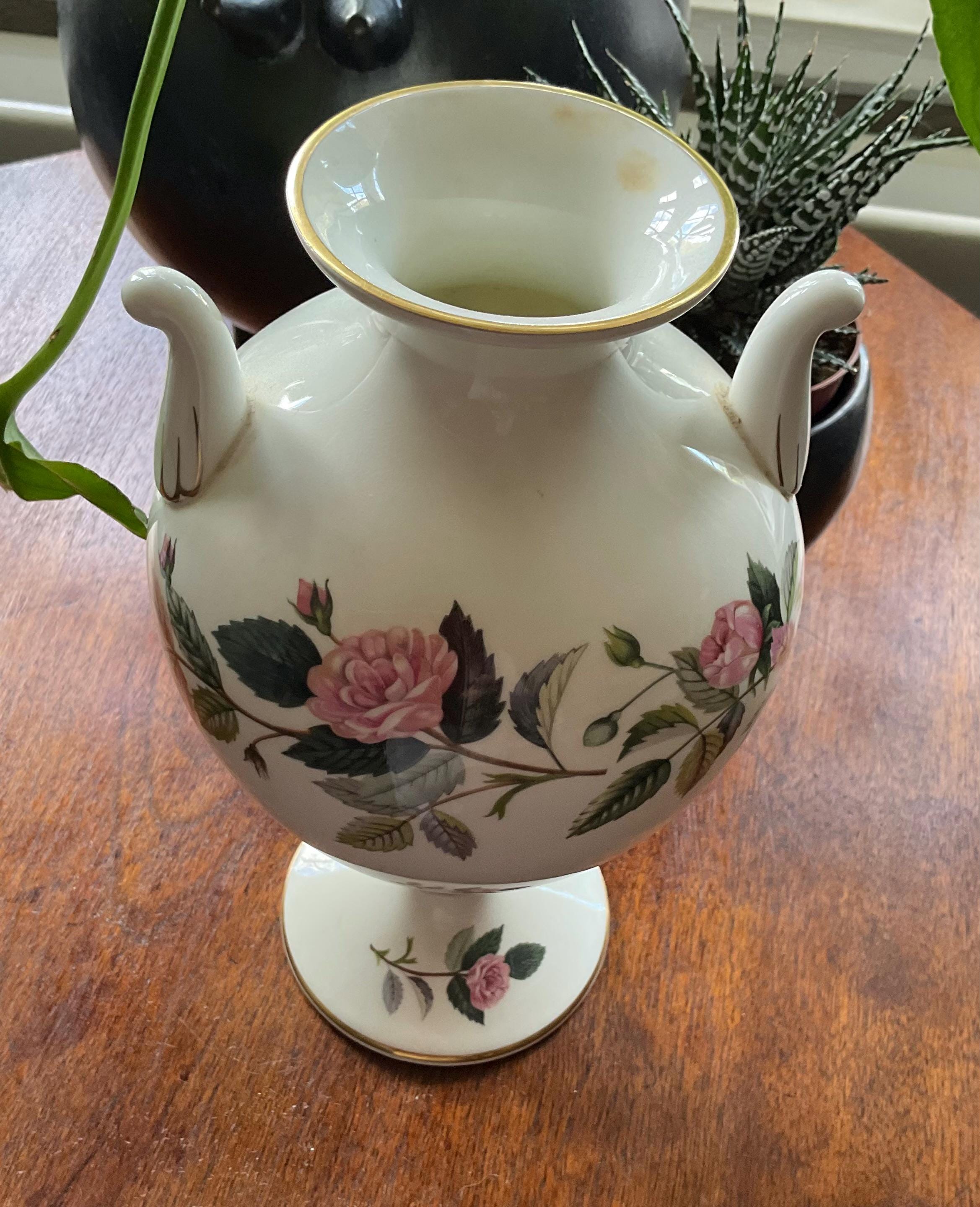 VINTAGE Wedgwood Hathaway Rose Large 21cm White, Gilded Bone China