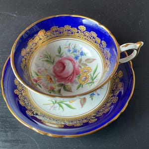 Vintage Paragon Koboltblå Rose Kopp och Fat Set: Sällsynt Benporslin A3014