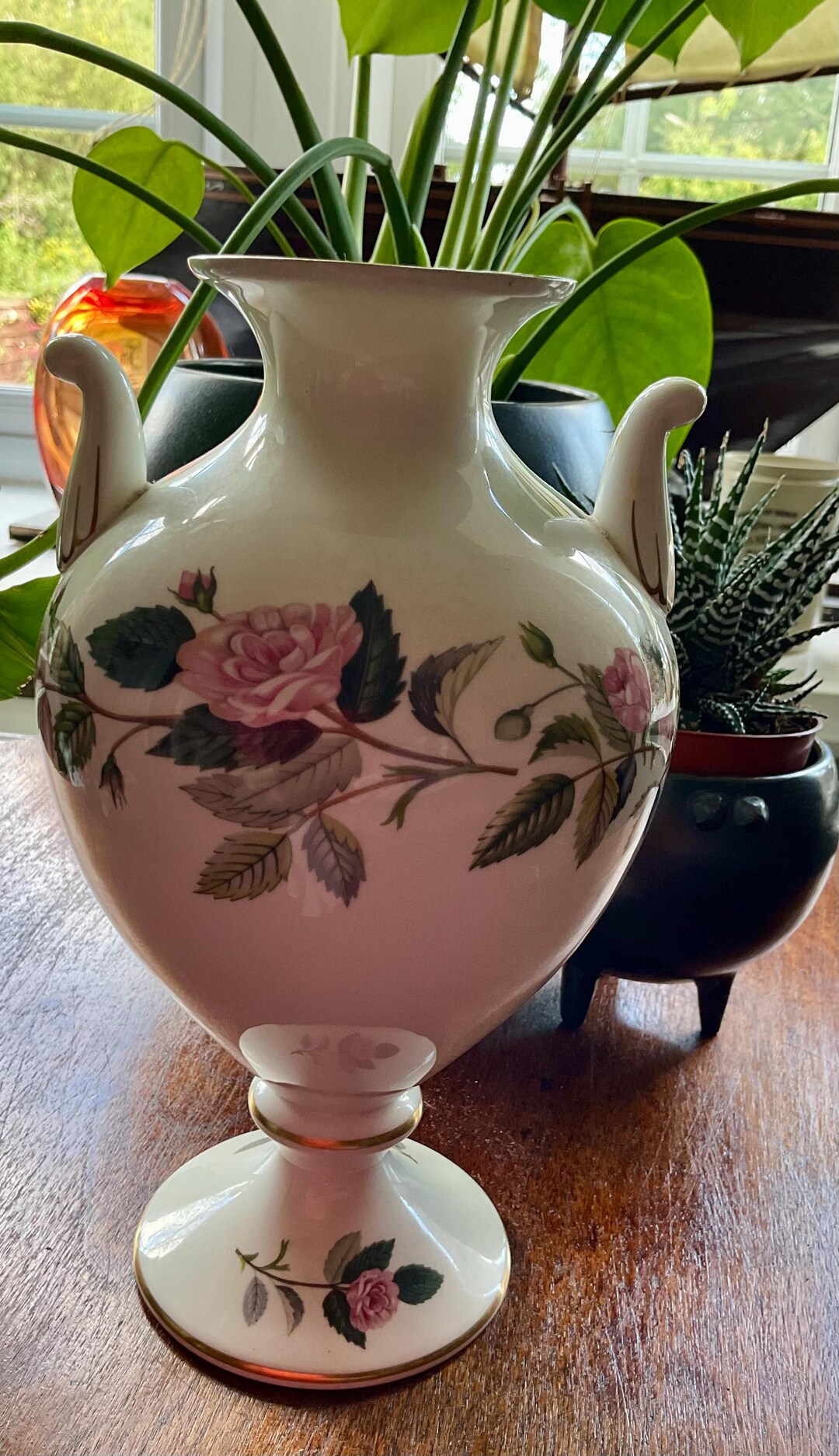 VINTAGE Wedgwood Hathaway Rose Large 21cm White, Gilded Bone China
