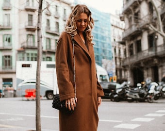 Manteau en laine, manteau en cachemire, manteau marron, manteau d’hiver, manteau femme, manteau luxe, manteau haut de gamme, manteau premium, manteau italien, manteau d’achat, max mara