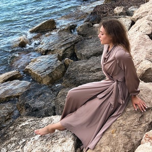 Minimalist Grey Midi Dress - Elegant Wedding Guest Outfit