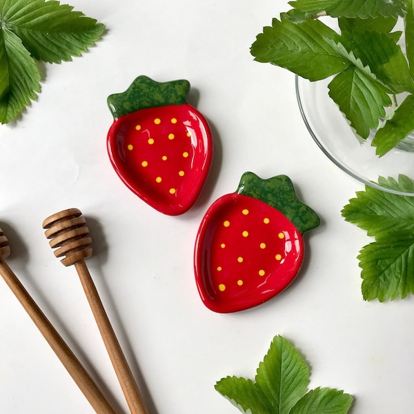 Strawberry Set Mini Spoon Rest, Ceramic Tea Spoon Holder, Tea Bag Rest, Berry Kitchen Decor, Small Gift for Kitchen, Housewarming Gift