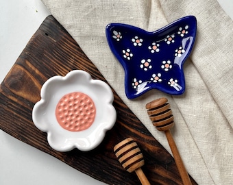 Butterfly & Flower Set of Tea Spoon Rest, Ceramic Tableware, Batterfly Kitchen Decor, Nature Lover Gift, Bloom Gift Idea, Mother's Day Gift