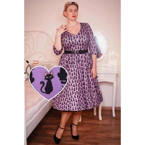Vestido Billie de manga larga morado y negro con estampado de gato