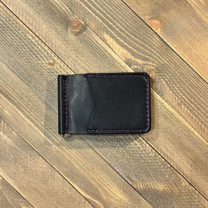 handgemachte handgenähte Geldklammer aus Horween Dublin Vollrindleder mit gedrehtem gewachsten Maine Thead Company Garn