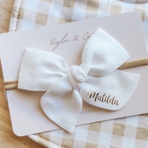 Diadema o pinza para el pelo personalizada con lazo grande / Bebé recién nacida, niña pequeña / Blanco marfil